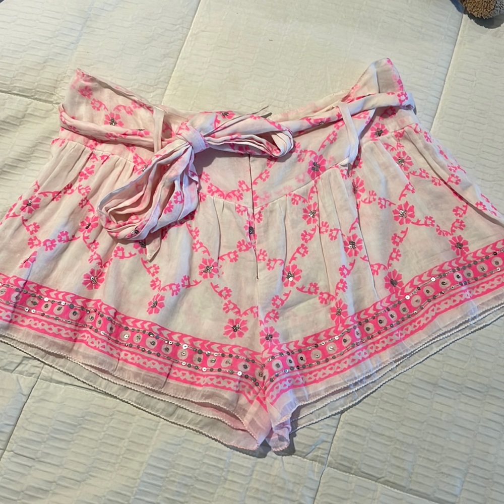White and pink cotton shorts